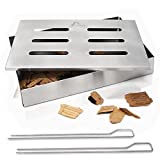 AMAZY Caja de ahumador de acero inoxidable con 2 brochetas para parrilla y 2 tipos diferentes de papas fritas - El ahumador para barbacoa ofrece pescado o bistec El sabor tradicional de la barbacoa americana