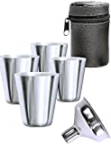 Outdoor Saxx® Juego de 4 vasos de acero inoxidable, 4 vasos de 30 ml y embudo, en estuche de cuero, accesorios ideales para petaca, irrompible