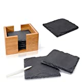 AMAZY Posavasos de pizarra (8 piezas) con rotulador de tiza - Juego de posavasos de pizarra 100% natural con soporte de bambú de primera calidad - Gran idea de regalo (Cuadrado | 10x10 cm)