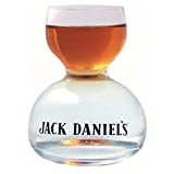 Whisky Jack Daniel s en el vaso de chupito de agua