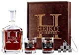 AIGAT Vasos de whisky grabados personalizados 2 piezas, decantador de 700 ml con caja de madera personalizada y piedras whisey, 24 diseños diferentes