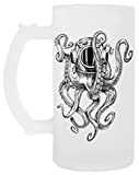 Jarra de cerveza de cristal con casco de buzo autónomo de pulpo